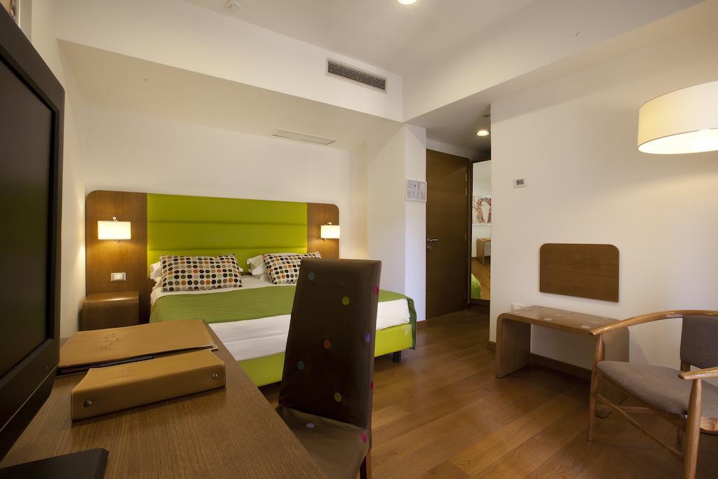 Hotel Plaza ซอร์เรนโต ภายนอก รูปภาพ
