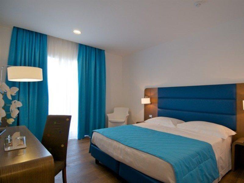Hotel Plaza ซอร์เรนโต ภายนอก รูปภาพ