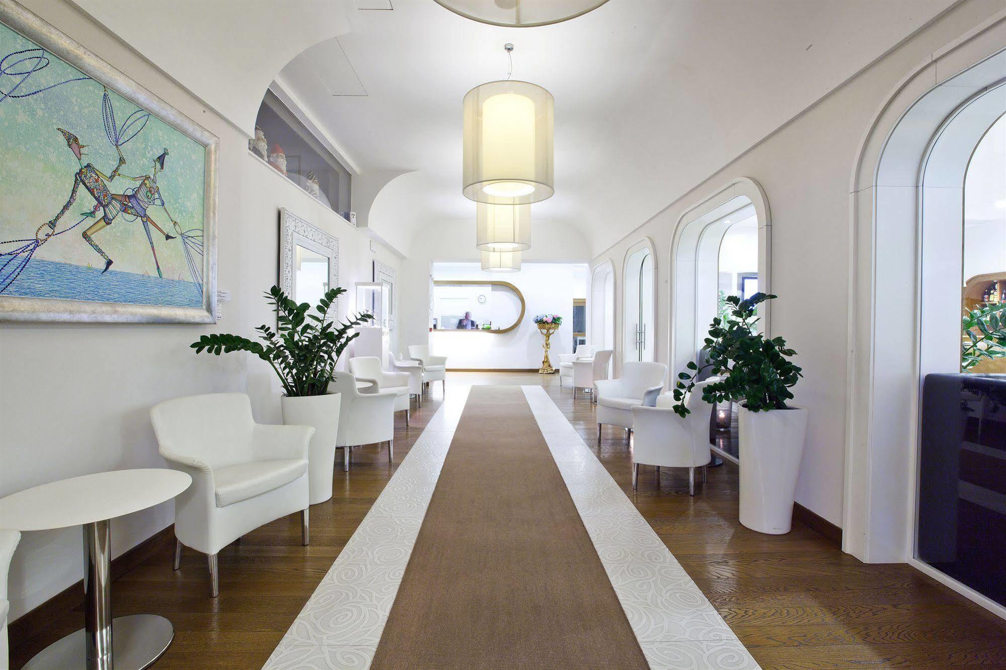 Hotel Plaza ซอร์เรนโต ภายนอก รูปภาพ