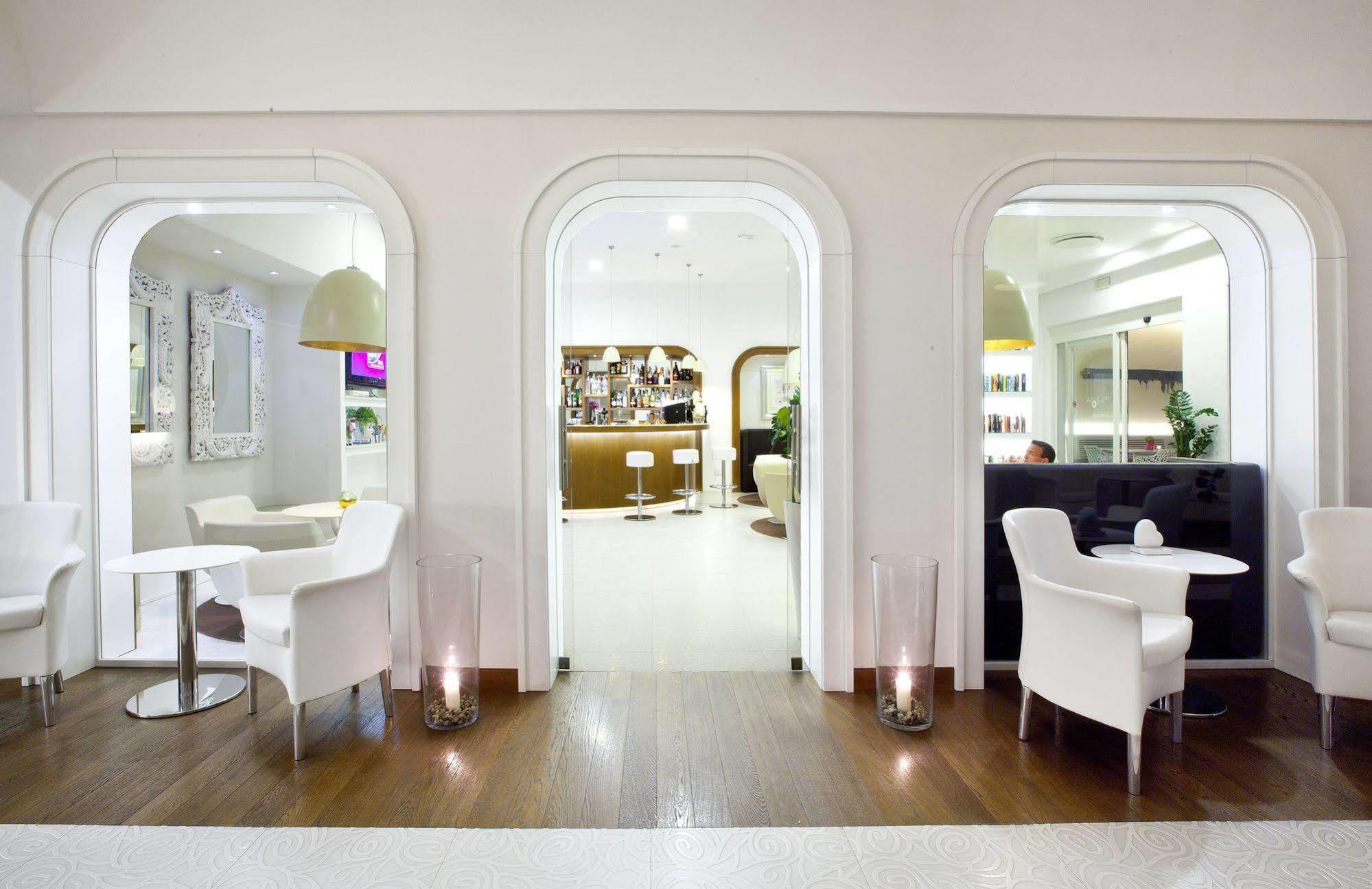 Hotel Plaza ซอร์เรนโต ภายนอก รูปภาพ