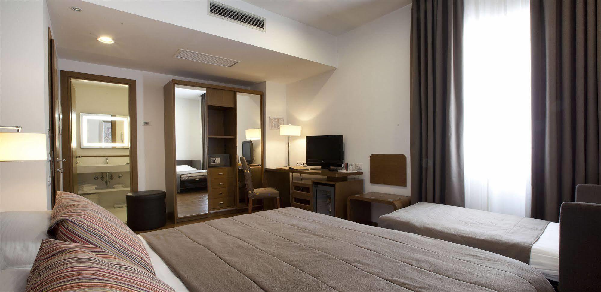 Hotel Plaza ซอร์เรนโต ภายนอก รูปภาพ