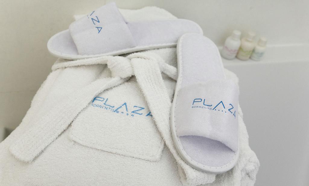 Hotel Plaza ซอร์เรนโต ภายนอก รูปภาพ