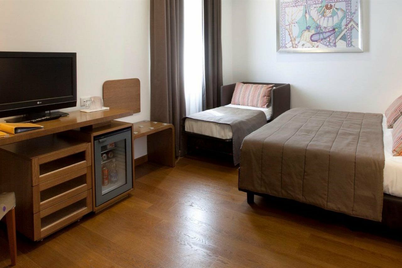 Hotel Plaza ซอร์เรนโต ภายนอก รูปภาพ