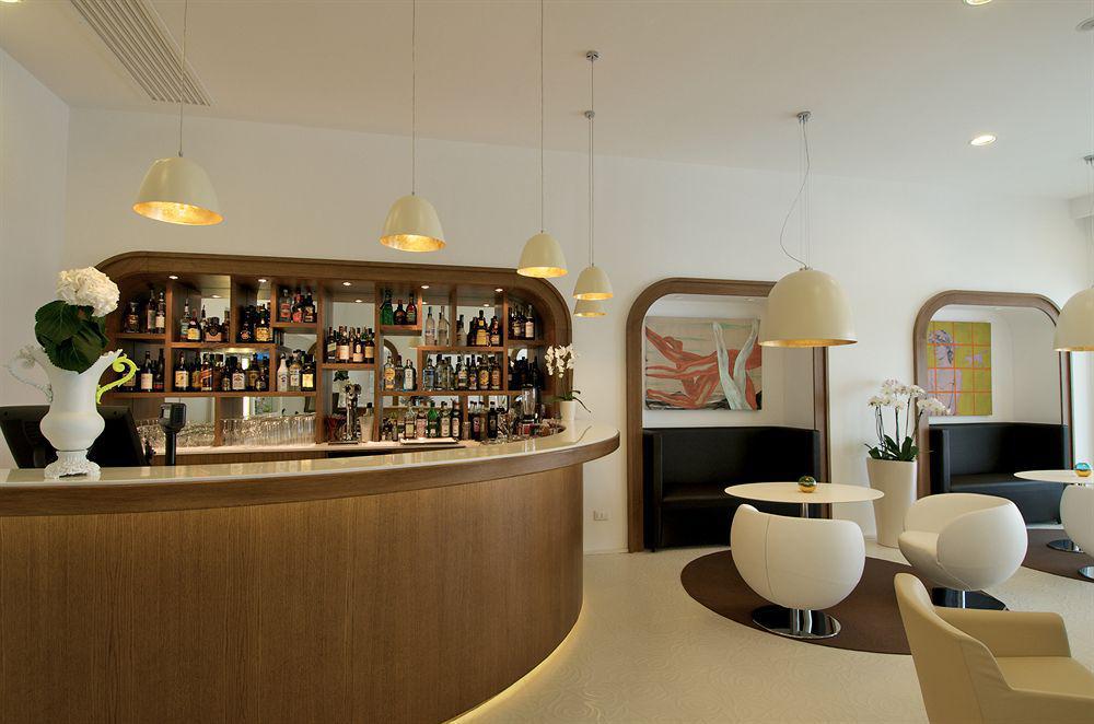 Hotel Plaza ซอร์เรนโต ภายนอก รูปภาพ